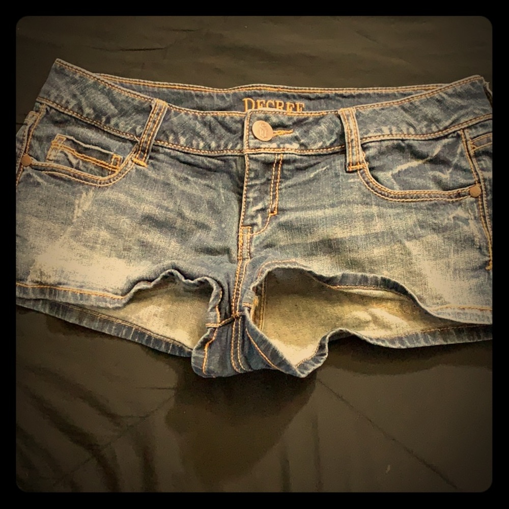 Decree • Size 9 • Jean Shorts • Stretch Fit